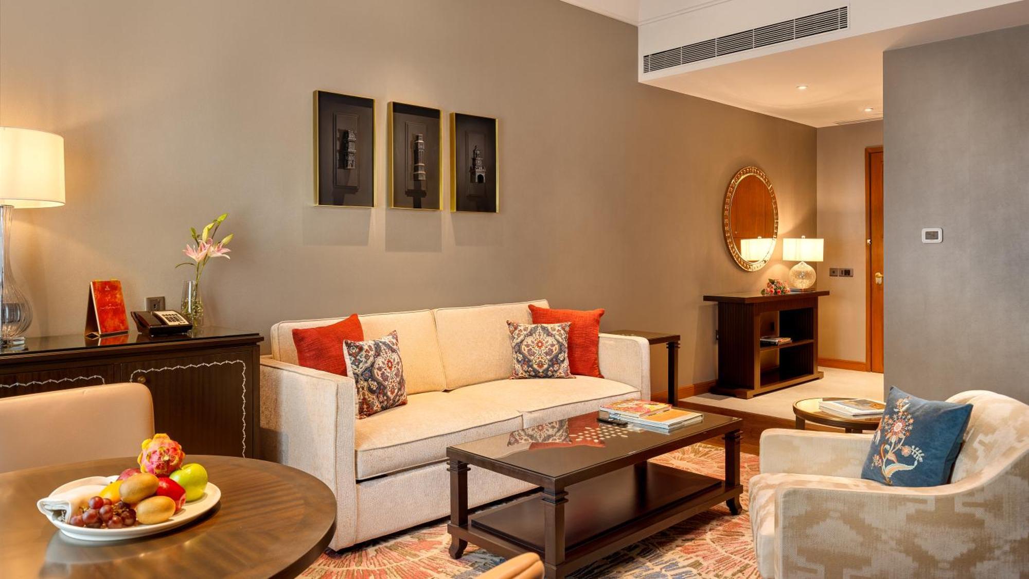 ホテル The Leela Hyderabad Banjara Hills エクステリア 写真