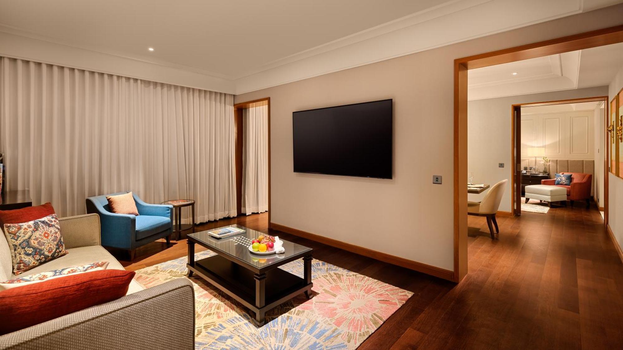 ホテル The Leela Hyderabad Banjara Hills エクステリア 写真