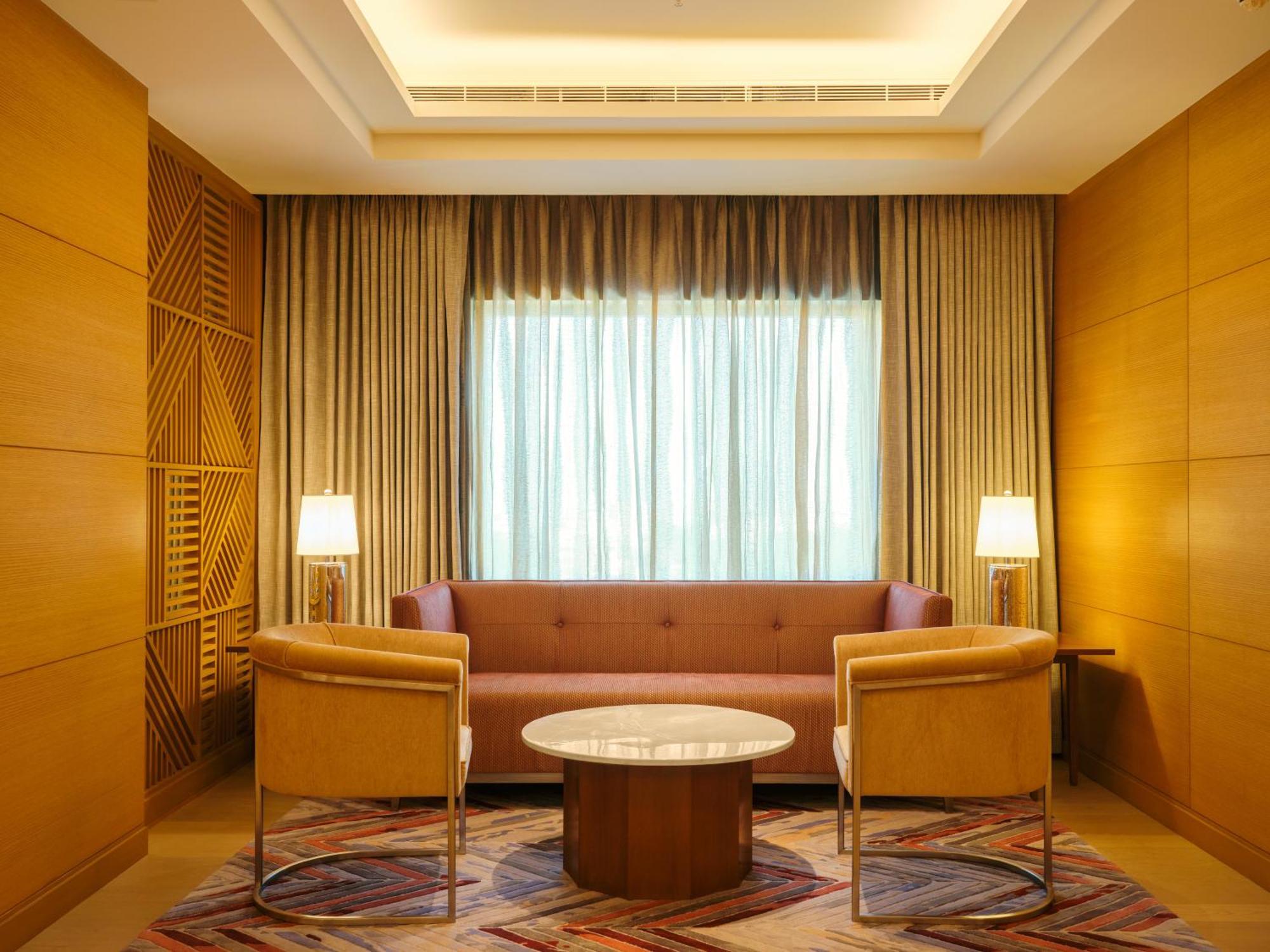 ホテル The Leela Hyderabad Banjara Hills エクステリア 写真
