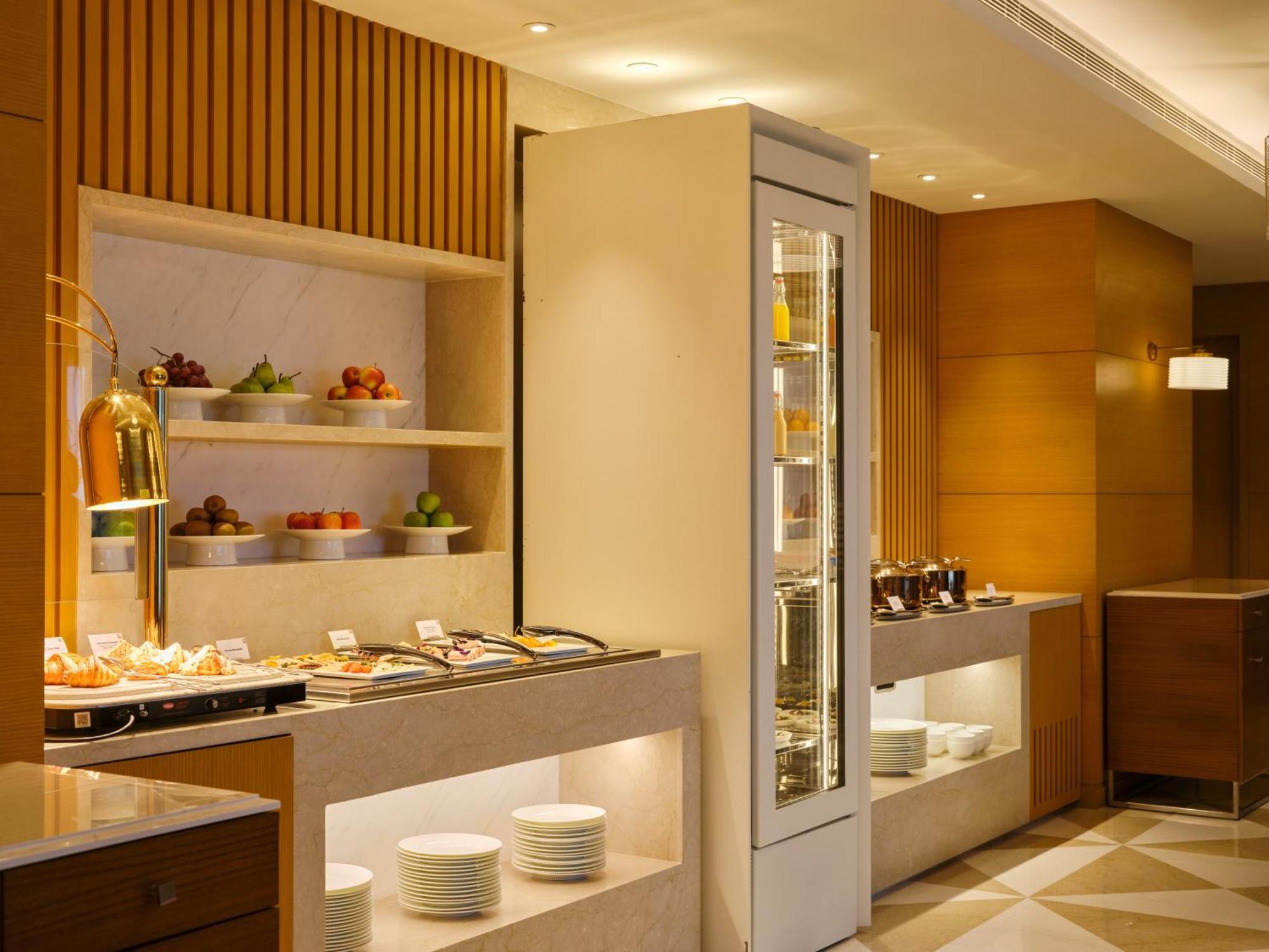 ホテル The Leela Hyderabad Banjara Hills エクステリア 写真