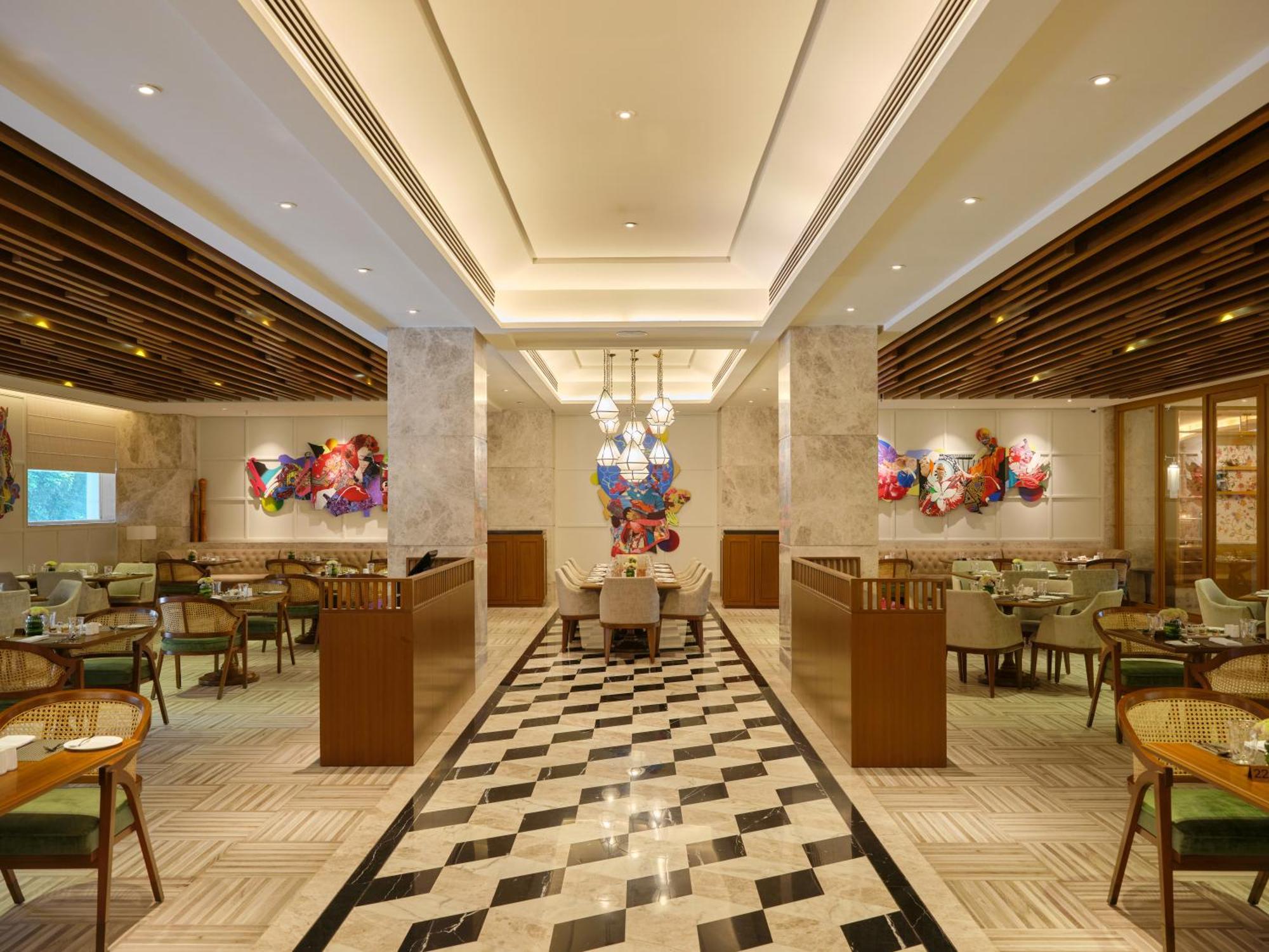ホテル The Leela Hyderabad Banjara Hills エクステリア 写真